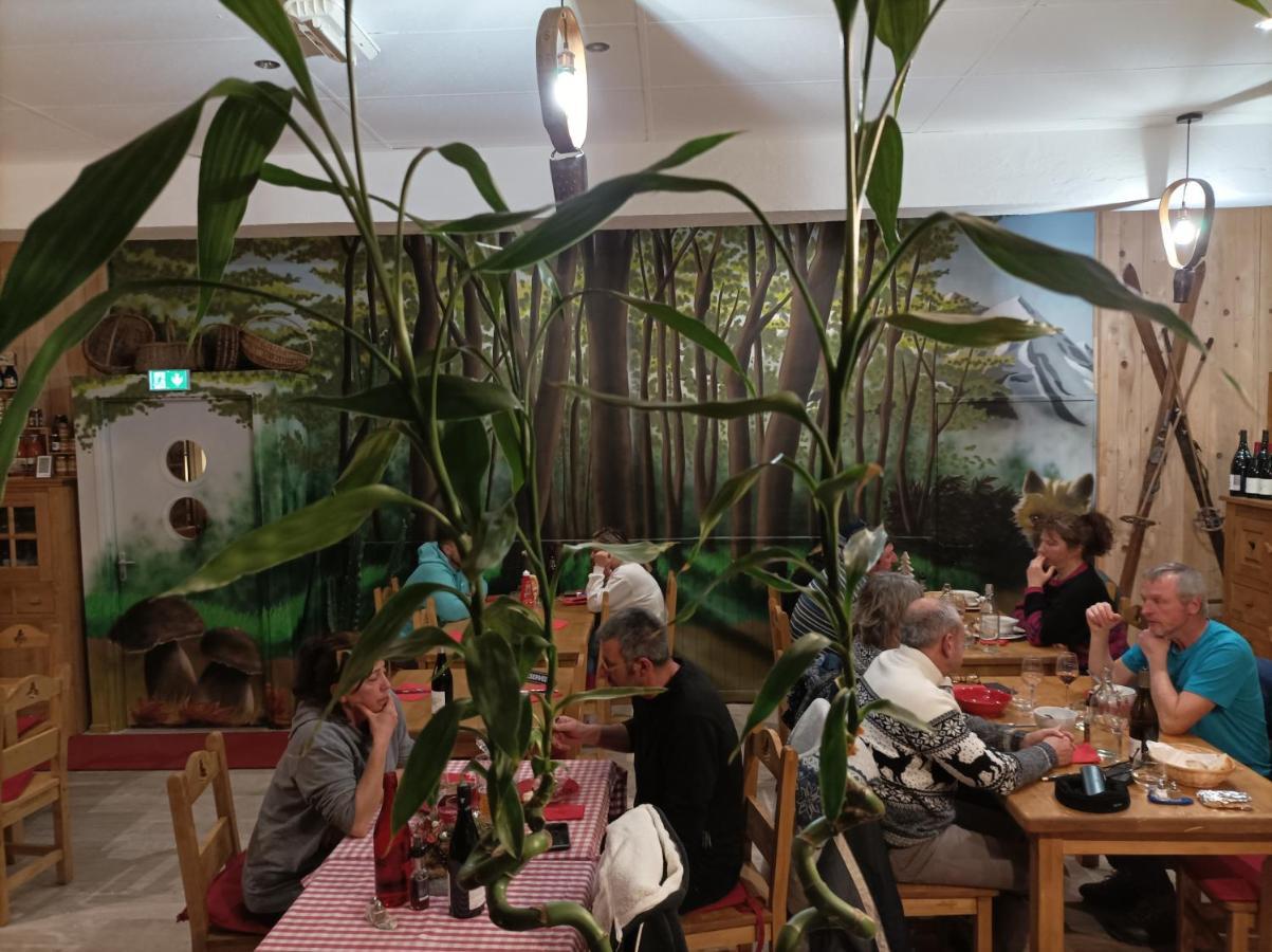 Le Sapin Rouge - Restaurant - Bar - Chambres D'Hotes Artigues  Zewnętrze zdjęcie