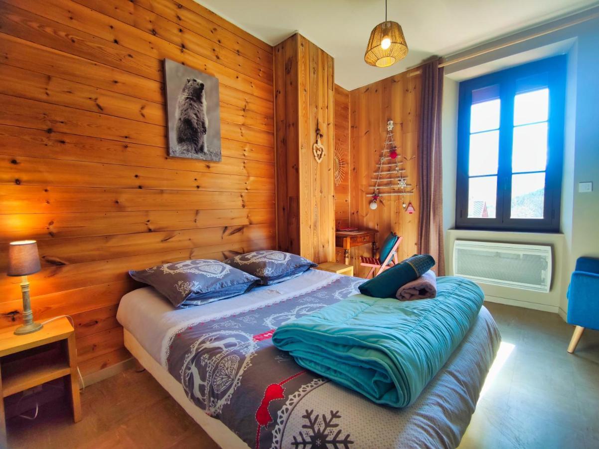 Le Sapin Rouge - Restaurant - Bar - Chambres D'Hotes Artigues  Zewnętrze zdjęcie