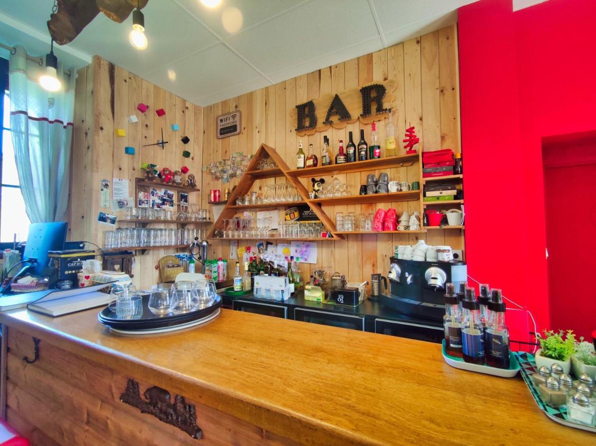Le Sapin Rouge - Restaurant - Bar - Chambres D'Hotes Artigues  Zewnętrze zdjęcie
