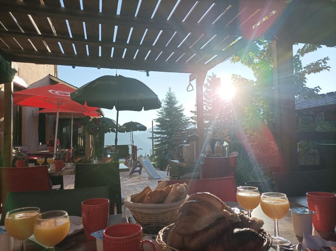 Le Sapin Rouge - Restaurant - Bar - Chambres D'Hotes Artigues  Zewnętrze zdjęcie