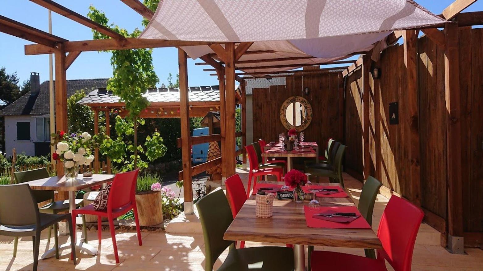 Le Sapin Rouge - Restaurant - Bar - Chambres D'Hotes Artigues  Zewnętrze zdjęcie